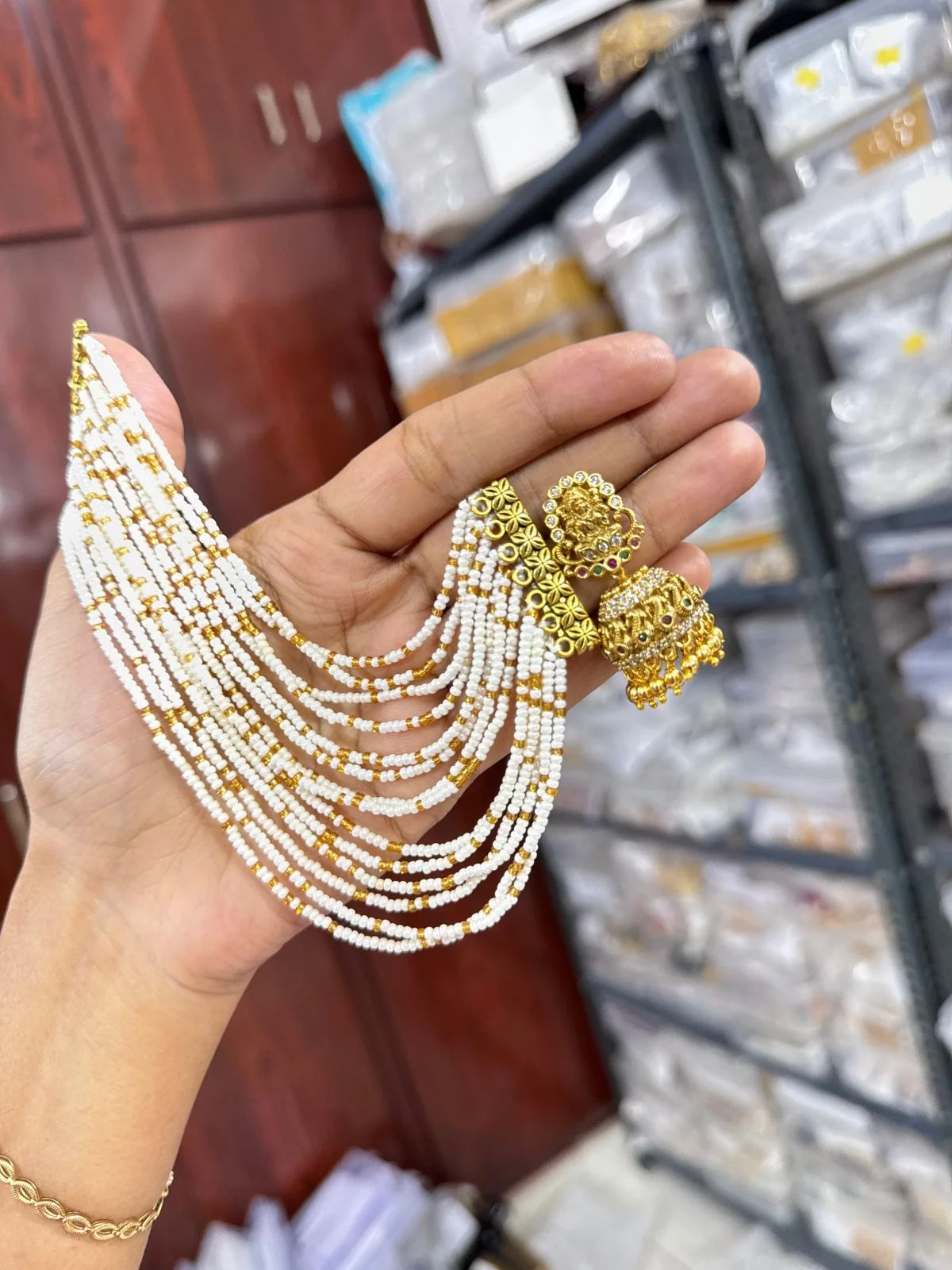 Imitation and artificial jewellery