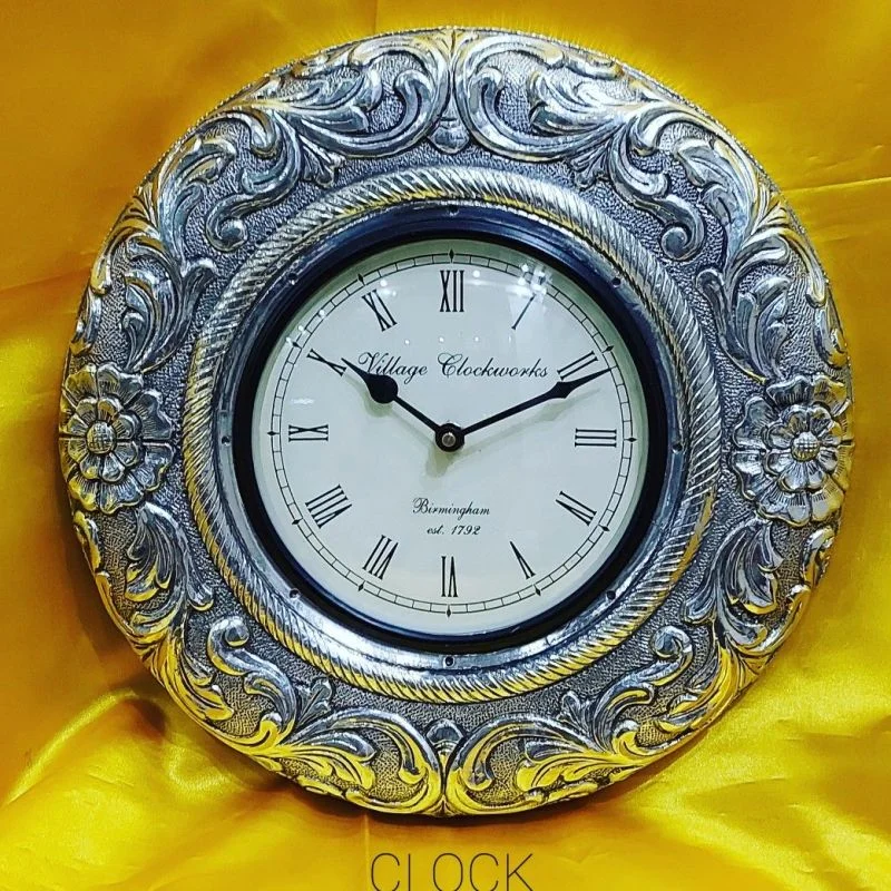 Analog novelty alarm clock