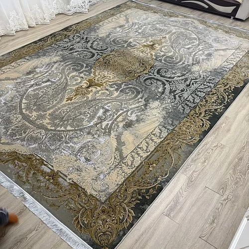 Handknotted woolen carpets