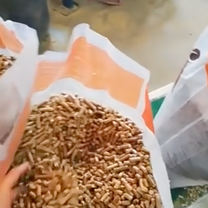 Premium wood Pellets 6mm Quality pine Wood pellets for pellet stove, Pine, Beech wood pellets en plus a1 in 15kg bags