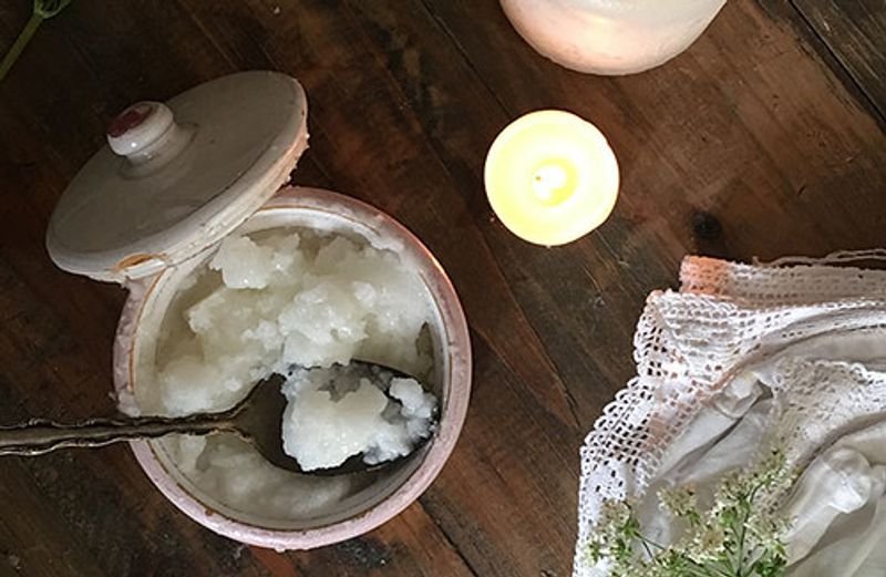 HEXAGON SHAPE SALT LAMP W-BASKET