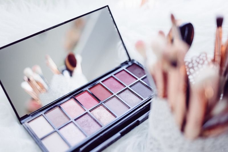 Shimmering Powder Cosmetic Mirror