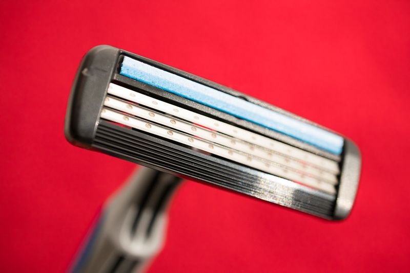 Shaving razor