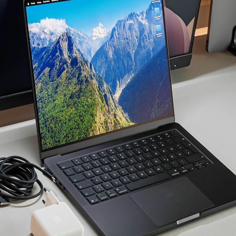 Apple MacBook Pro 14" with M5 Chip, 10-Core