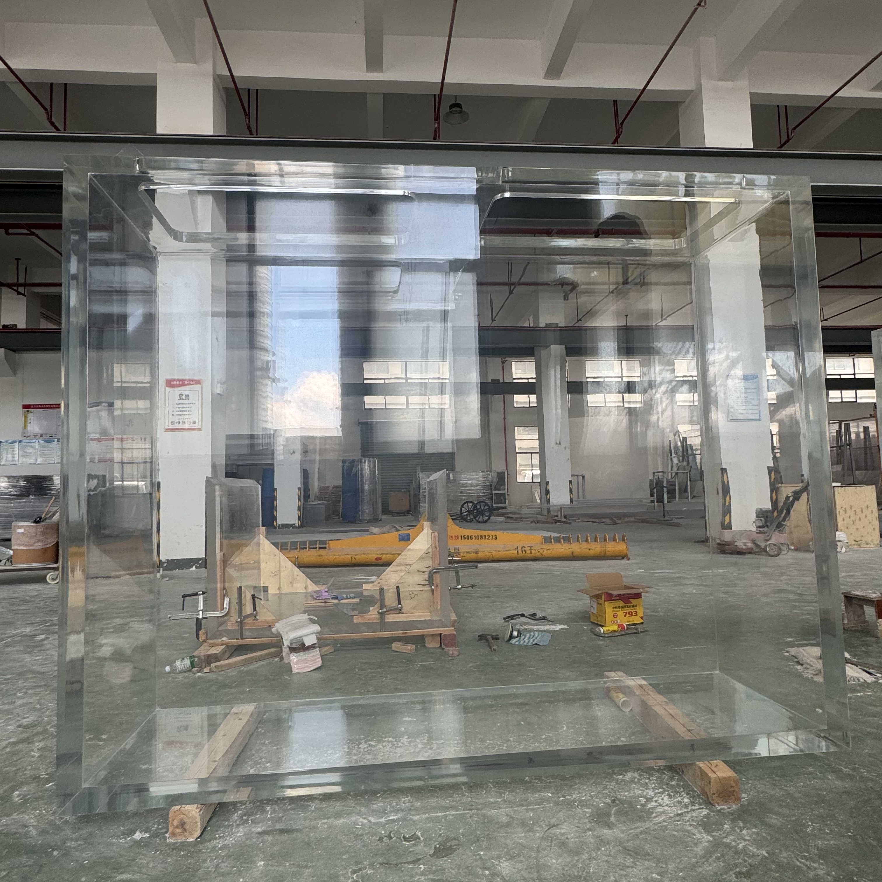 Custom Acrylic Aquarium Fish Tank for Luxury Restaurant and Seafood Display Area