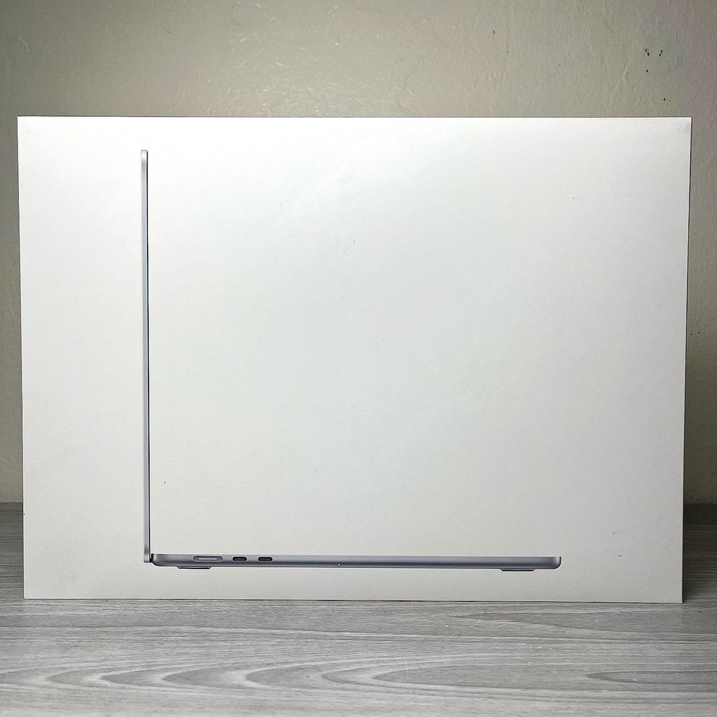 NEW Macbook Air 15-inch M4 Chip 24GB Memory 512GB Storage (SEALED)